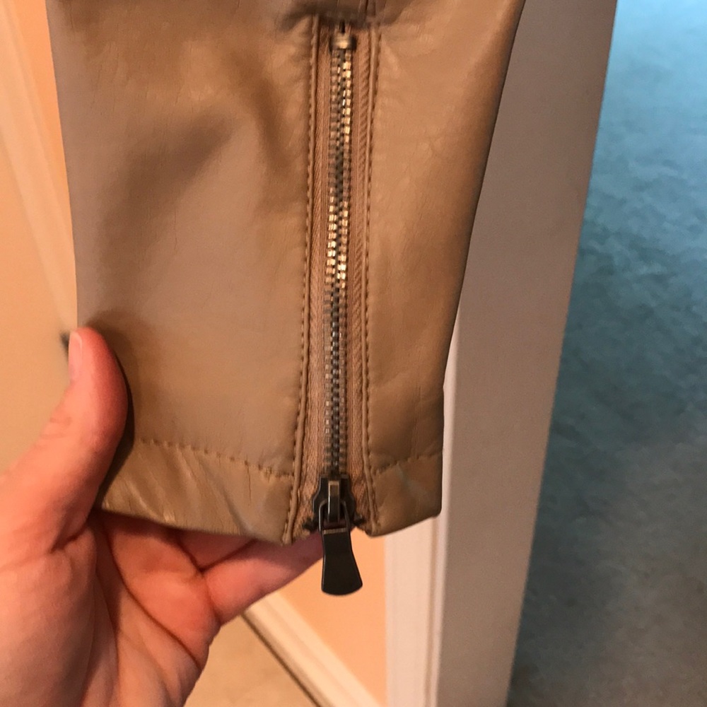 Cream color leather jacket. - Picture 5 of 5